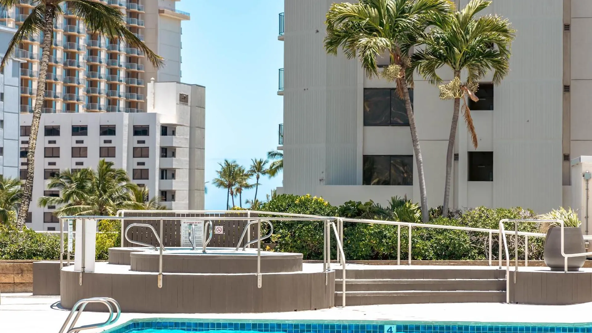 Rare Deluxe Ocean View Gem With Free Parking Apartment Honolulu United States